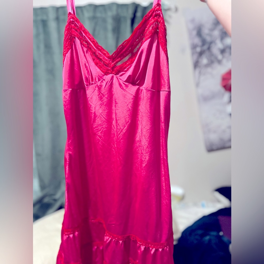 ❤️PINK satin Victoria’s Secret slip dress 💓